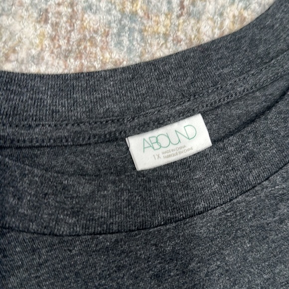 NWT Cropped Graphic Tee - Picture 2 of 4